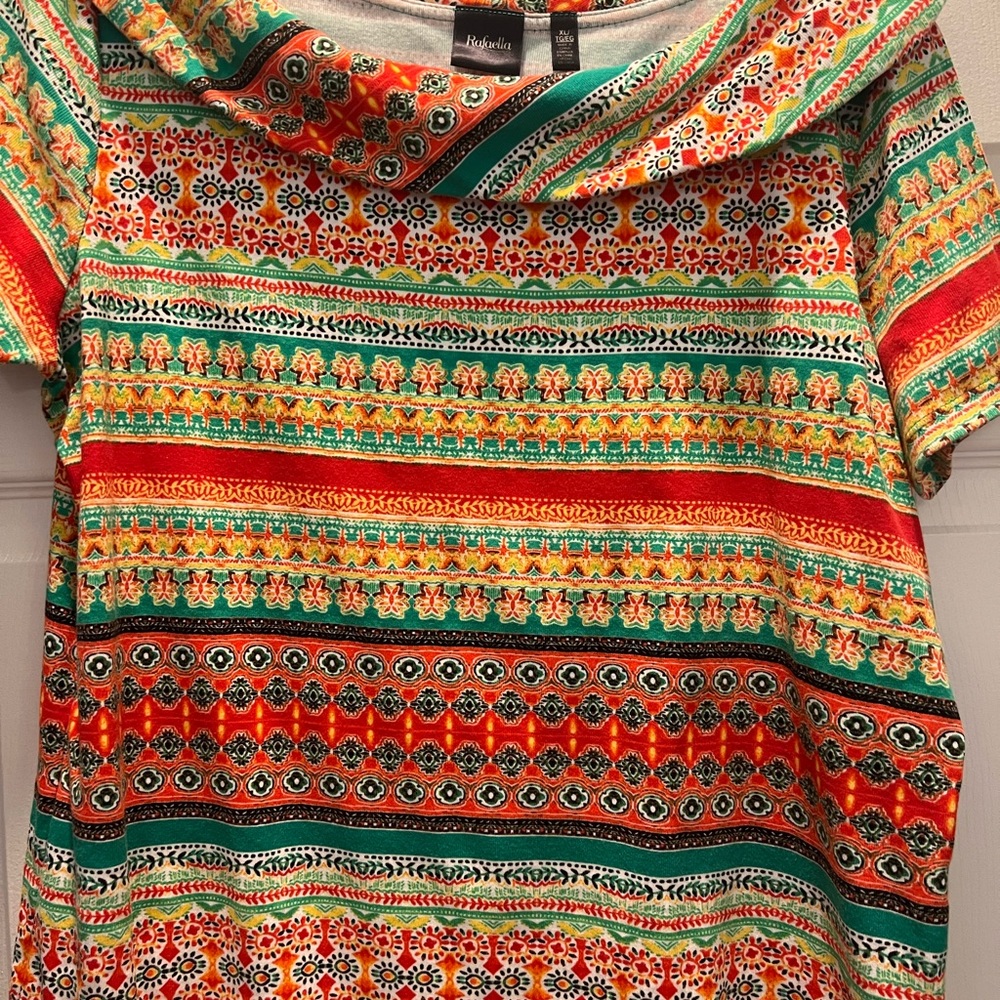 Rafaella top, boat neck, size extra large, beautiful bright print